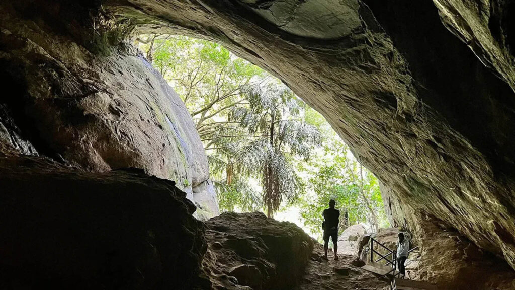 Ravana Ella & Caves (Ella) Location